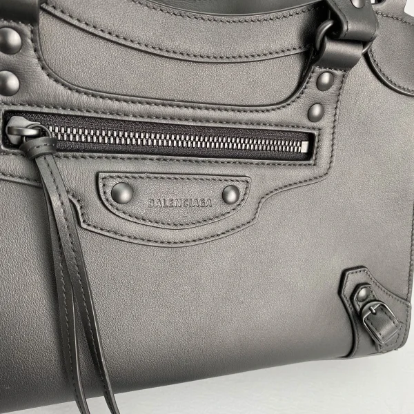Balenciag* Neo Classic biker bag Model: 1991 Size: 25*33*13*20cm