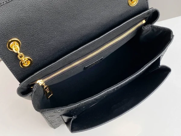 Louis Vuitton Size: 25.0 x 17.0 x 9.5 cm