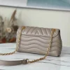 Louis Vuitton Size: 24x14x9cm