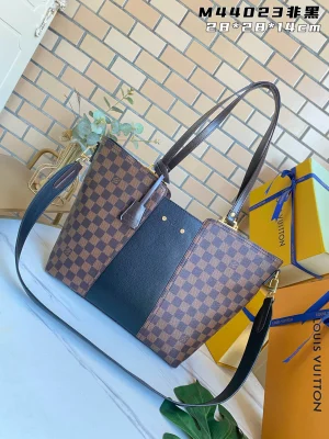 Louis Vuitton size£º28X28X14cm pocket 43cm