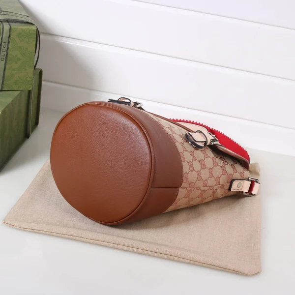 Model: 648794 Size: 24*27*11cm