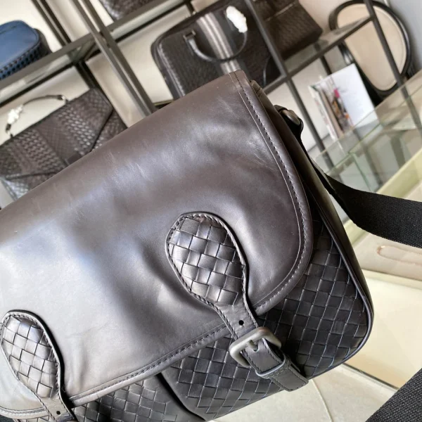 BV Briefcase Size: 32cm 98015