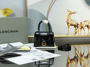 Balenciaga Paris Model: LG0115 Size: 11.5x14x4.5cm