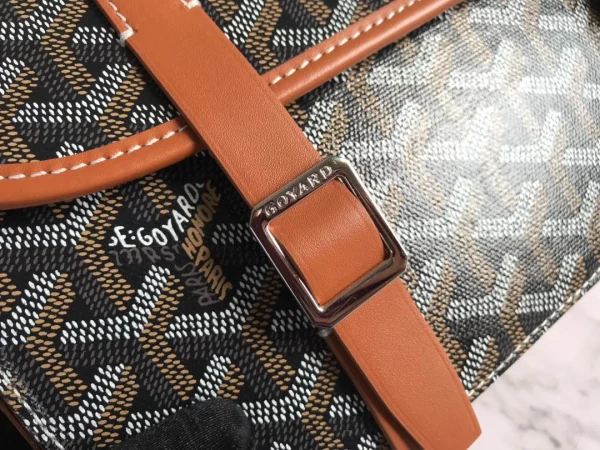 Belvdre double strip messenger bag Model: GY020098 Size: 22*17*9.5Cm