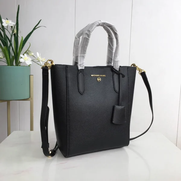MK Sinclair Handbag Crossbody Model: 2113 Size: 25m Height: 25m Width: 9*300
