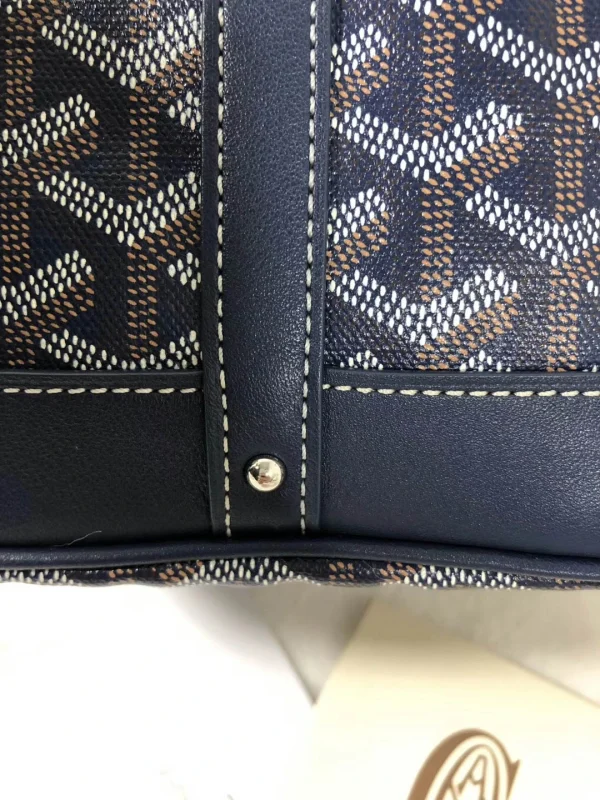 Goyard Shoulder Bucket Bag Size: 17.5*15*23cm