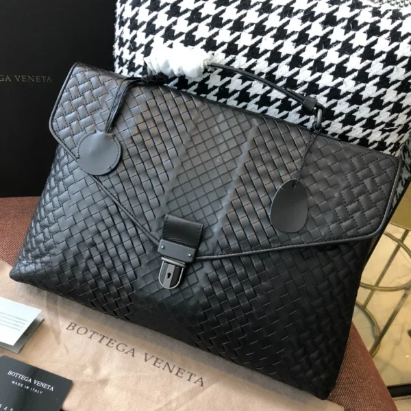 BV Briefcase Size: 40cm Black