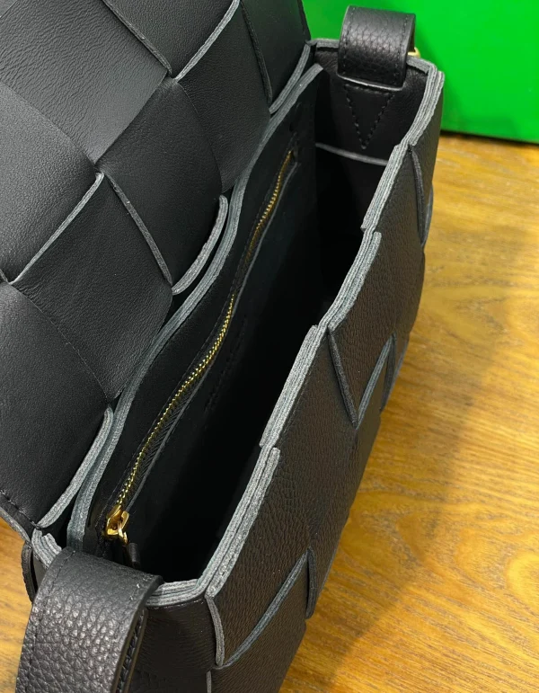 BV CASSETTE bag Size:23x15cm 666870