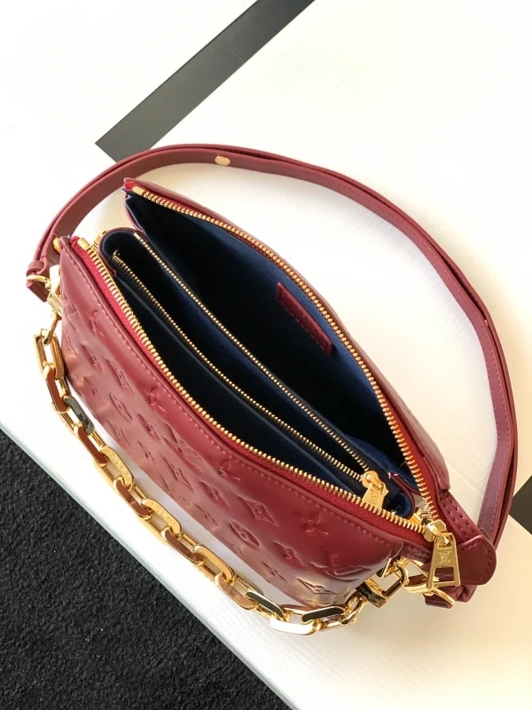 Louis Vuitton Size: 20 x 16 x 12 cm