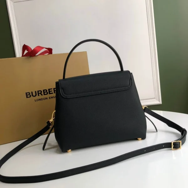 Calf leather bag Size:W25.5*H29*D10cm Code:400123