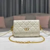 Caro Chain Clutch Size:17.5*10.5*5 cm