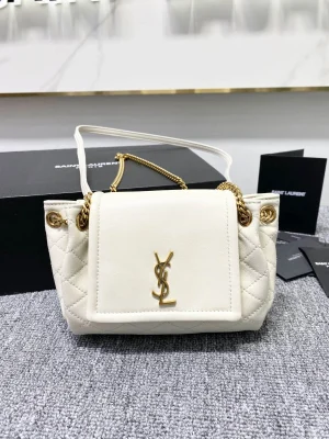 Lambskin Size: 18x13x6cm Code: 672838