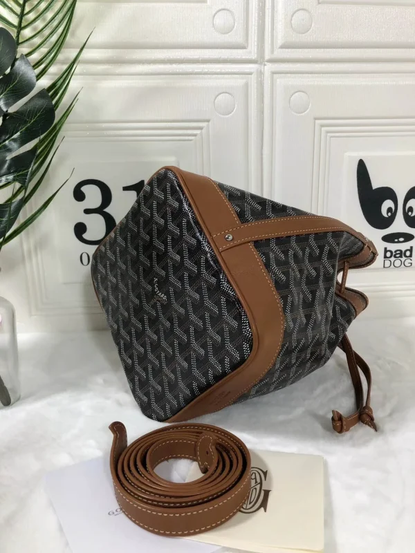 Goyard Shoulder Bucket Bag Size: 17.5*15*H 23cm