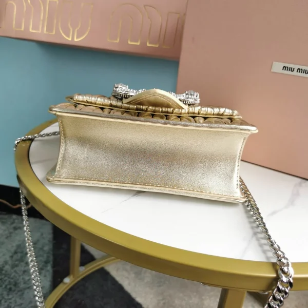 Matelasse Silver Grey Model No. 5BD084 Length: 115cm size: 20 5.5 12