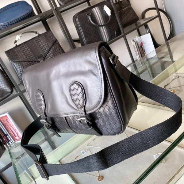 BV Briefcase Size: 32cm 98015