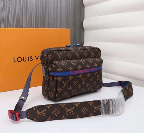 Louis Vuitton Model: 43843 Size: 25x18x5cm