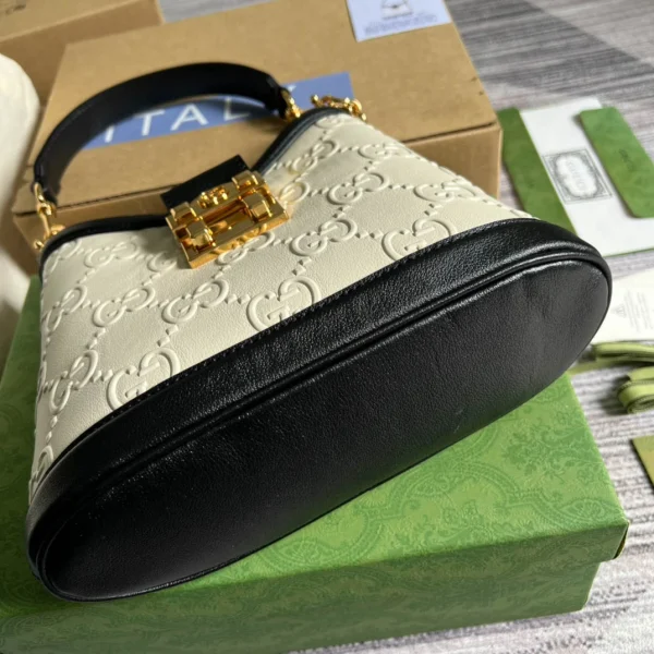 Model: 675788 Size: 25x21x9cm