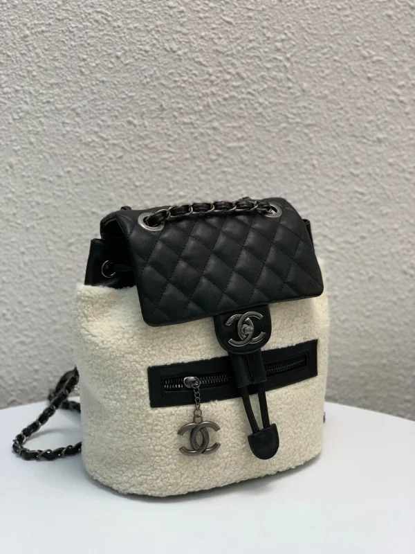 Backpack size: 24*14*22 high cm