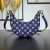 Louis Vuitton Size: 23 x 13 x 6 cm