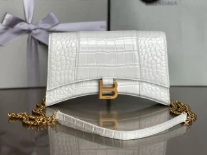 Crossbody bag Model: 198 Size: 22x13x5cm