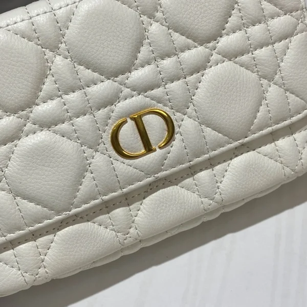 Caro Chain Clutch Size:17.5*10.5*5 cm