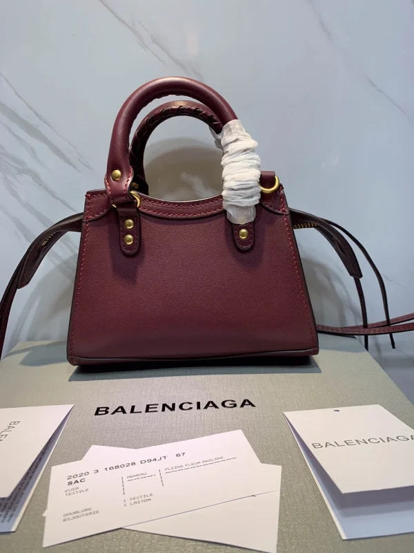 Burgundy Size: 18cm