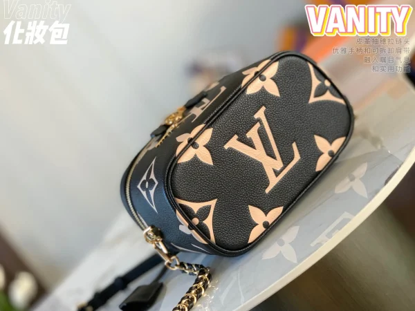 Louis Vuitton Size: 19*13*11cm