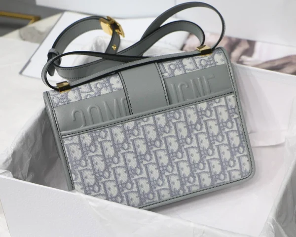30 Montaigne Size:24*17*8cm