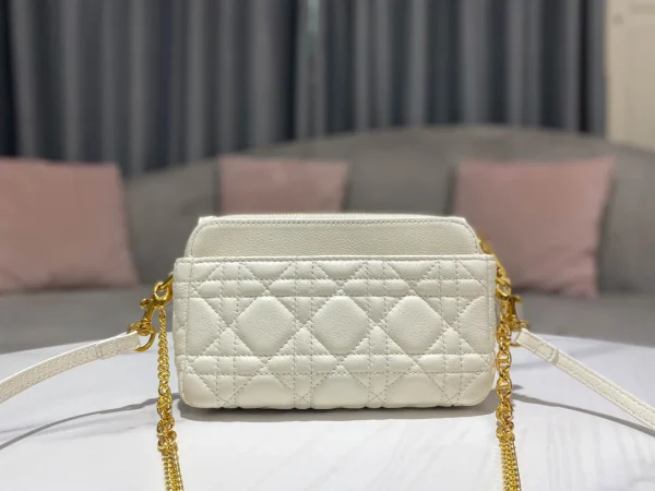 Caro Chain Clutch Size:17.5*10.5*5 cm