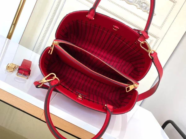Louis Vuitton size: 33x23x15cm