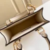 Louis Vuitton Size: 14.0 x 17.0 x 5.0 cm