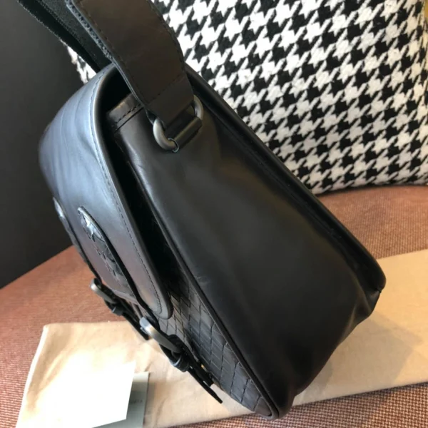 BV Briefcase Size: 32cm Black