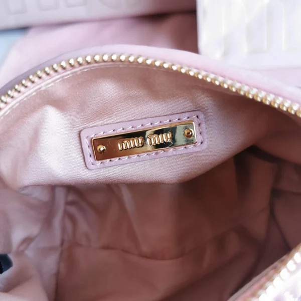 Miu Miu mini series handbag high 11cm long 17cm wide 7cm