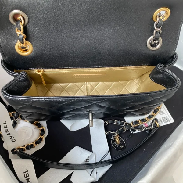 Badge bag Model: 2979 Size: 14-22-8cm