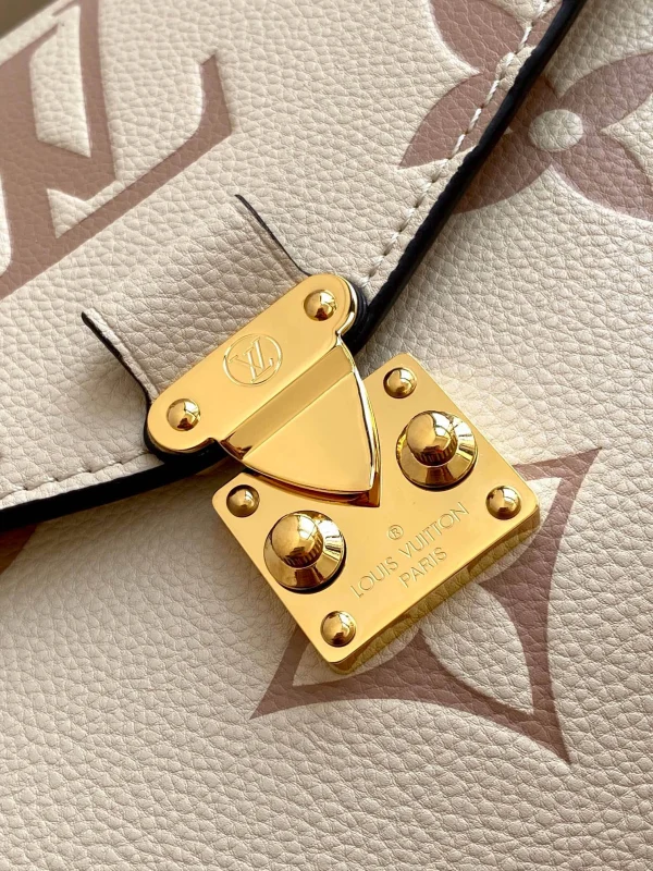 Louis Vuitton size: 25x19x7cm