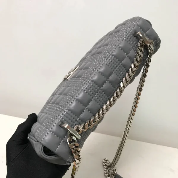 Lola bag Size:W23 x H13 x D6cm Code:650678