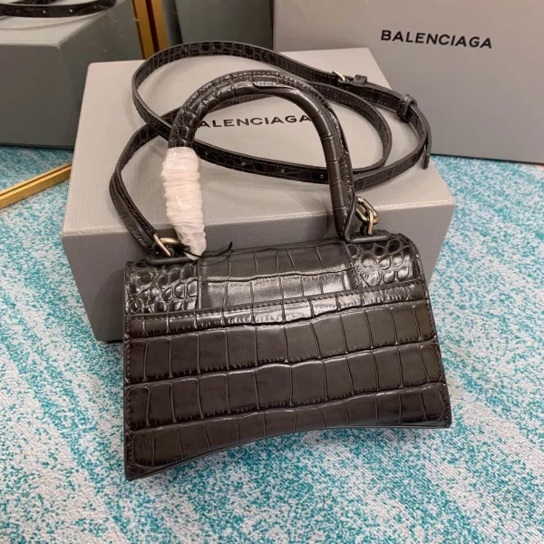 Model: 8896 Size: 19x8x21cm