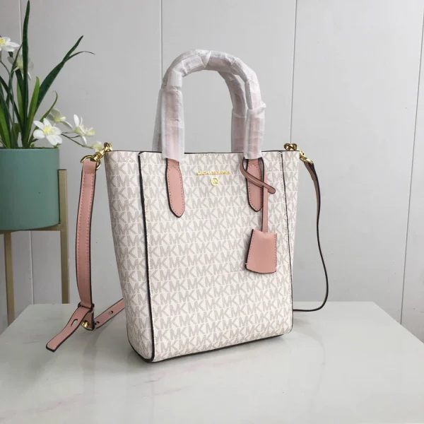 MK Sinclair Handbag Crossbody Model: 2113 Size 25m Height: 25m Width: 9*300