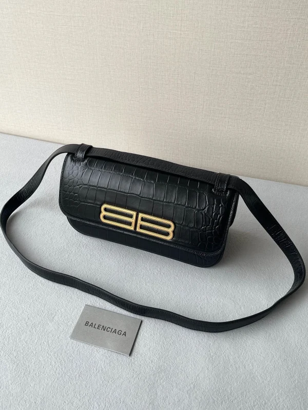 Gossip bag crossbody size: 23.5x12.4x10.4cm