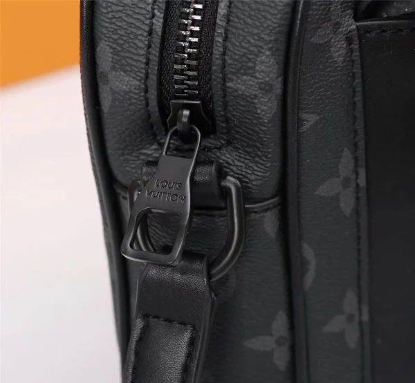 Louis Vuitton Model: 69404 Size: 15x17x8cm