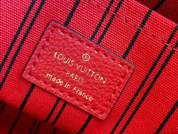 Louis Vuitton size: 33x23x15cm
