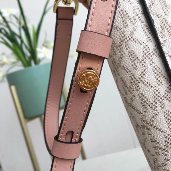 MK Sinclair Handbag Crossbody Model: 2113 Size 25m Height: 25m Width: 9*300