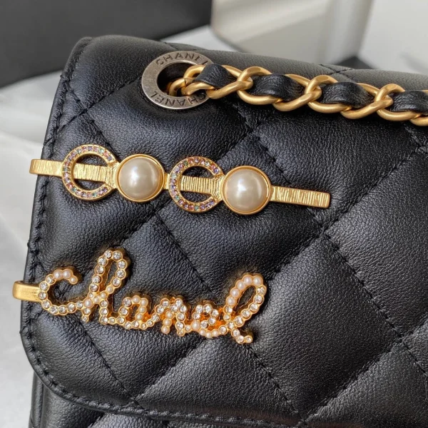 Badge bag Model: 2979 Size: 14-22-8cm