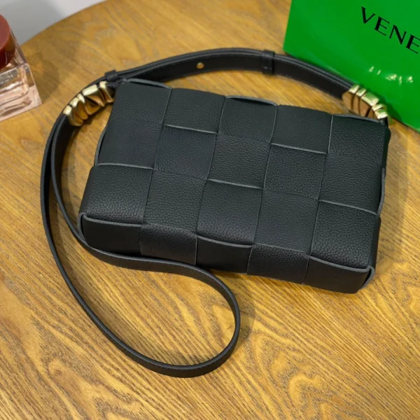 BV CASSETTE bag Size:23x15cm 666870
