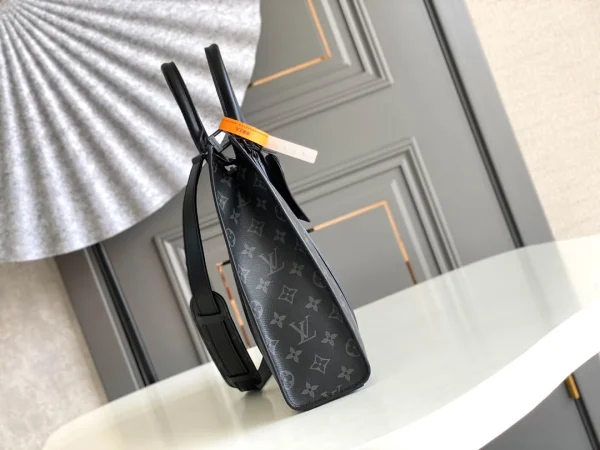 LV Model No.: M56319 M45392 Size: 20*14*8cm