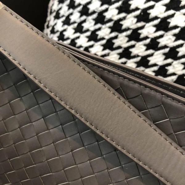 BV Briefcase Size: 33cm Grey