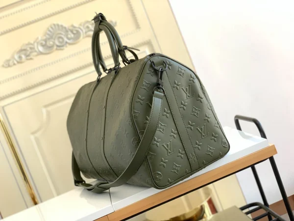 Louis Vuitton Travel bag Size: 50 x 29 x 23 cm