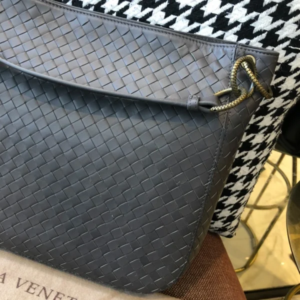 BV Briefcase Size: 33cm Grey