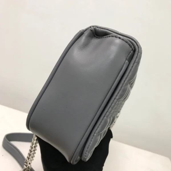 Lola bag Size:W23 x H13 x D6cm Code:650678