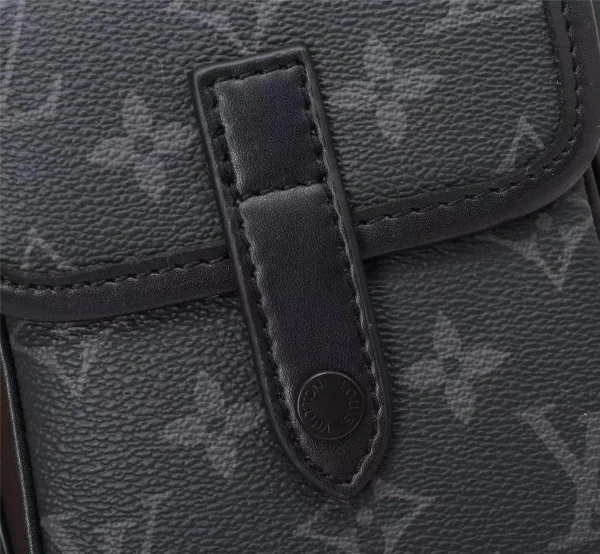 Louis Vuitton Model: 69404 Size: 15x17x8cm